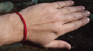 Hilo Rojo Kabbalah Mano Izquierda Proteccion Significado